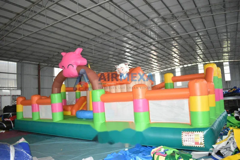 Playground inflable comercial de 10x7 metros instalado en área de evento