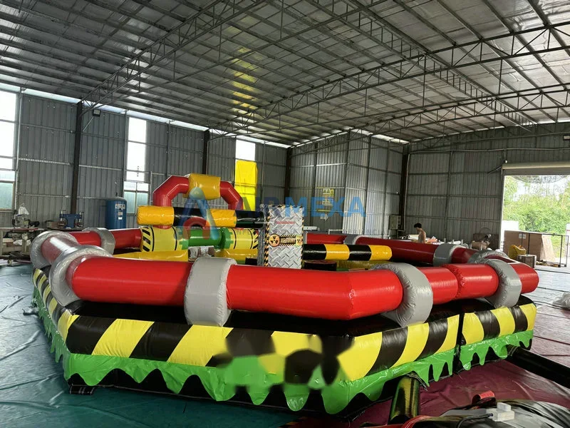 Juego inflable Toxic Meltdown de 7x7 metros con brazo giratorio en evento